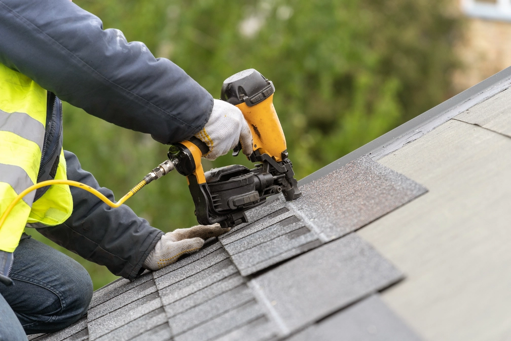Roofing and tuckpointing contractor in Edgewater Chicago