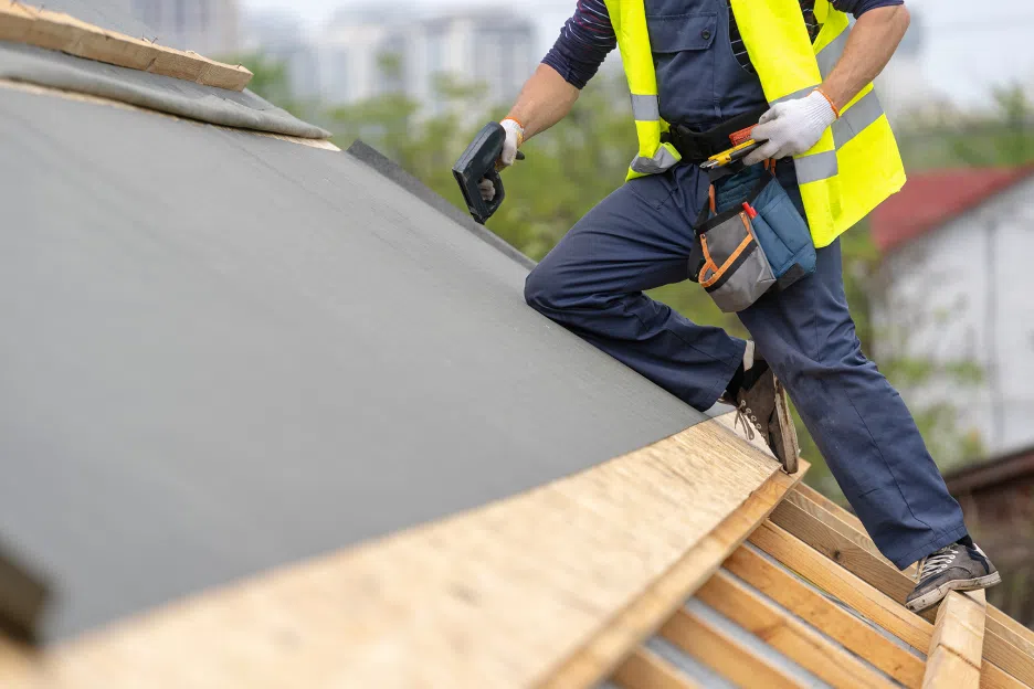 Roofing and tuckpointing contractor in Logan Square Chicago