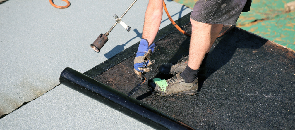 Flat roofing and tuckpointing contractor in Humboldt Park Chicago