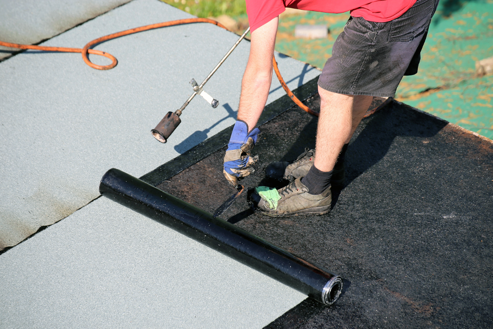 Flat roofing and tuckpointing contractor in Humboldt Park Chicago