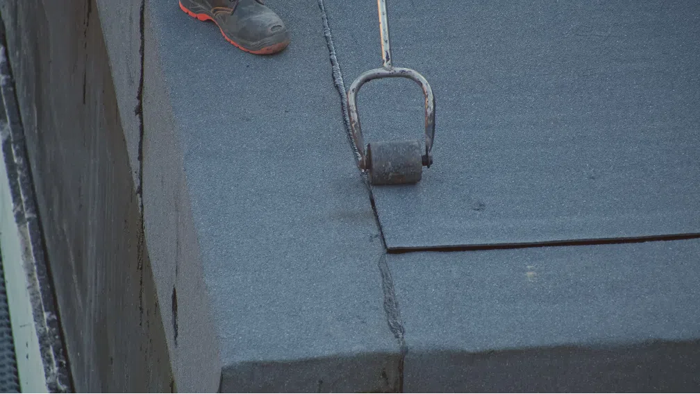 Flat roofing and tuckpointing contractor in Ravenswood Chicago