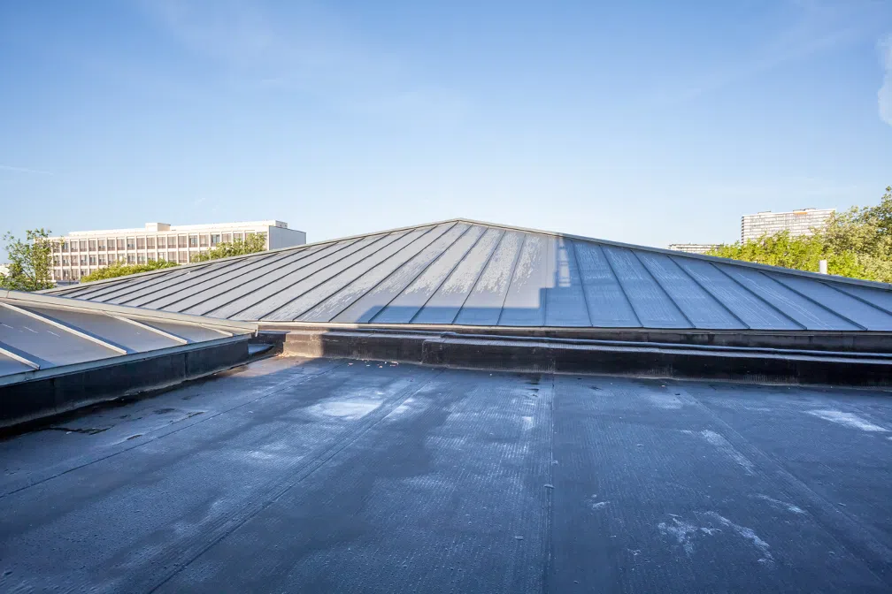 Flat roofing and tuckpointing company in Streeterville Chicago